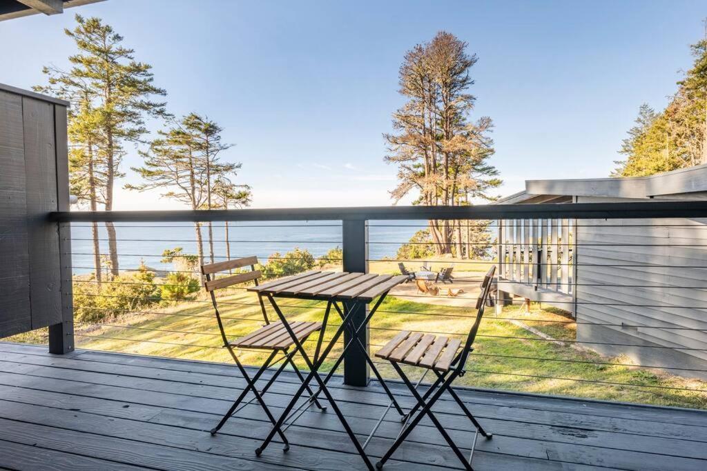 Driftwood Lodge ~ 5 Bedroom / 7 Bath ~ 30-Acre Private Estate On Hwy 1 ~ Hot Tub ~ Oceanview ~ Reunions & Retreats Walsh Landing ภายนอก รูปภาพ
