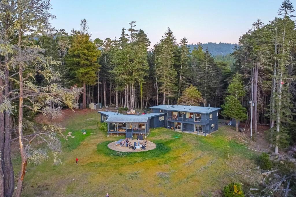 Driftwood Lodge ~ 5 Bedroom / 7 Bath ~ 30-Acre Private Estate On Hwy 1 ~ Hot Tub ~ Oceanview ~ Reunions & Retreats Walsh Landing ภายนอก รูปภาพ