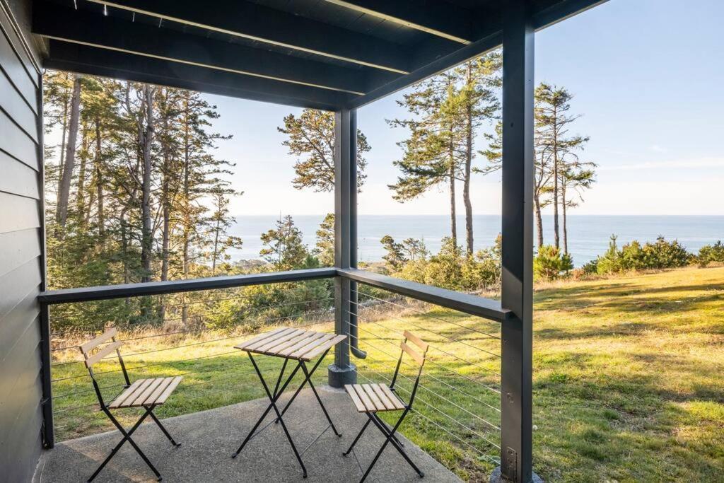 Driftwood Lodge ~ 5 Bedroom / 7 Bath ~ 30-Acre Private Estate On Hwy 1 ~ Hot Tub ~ Oceanview ~ Reunions & Retreats Walsh Landing ภายนอก รูปภาพ