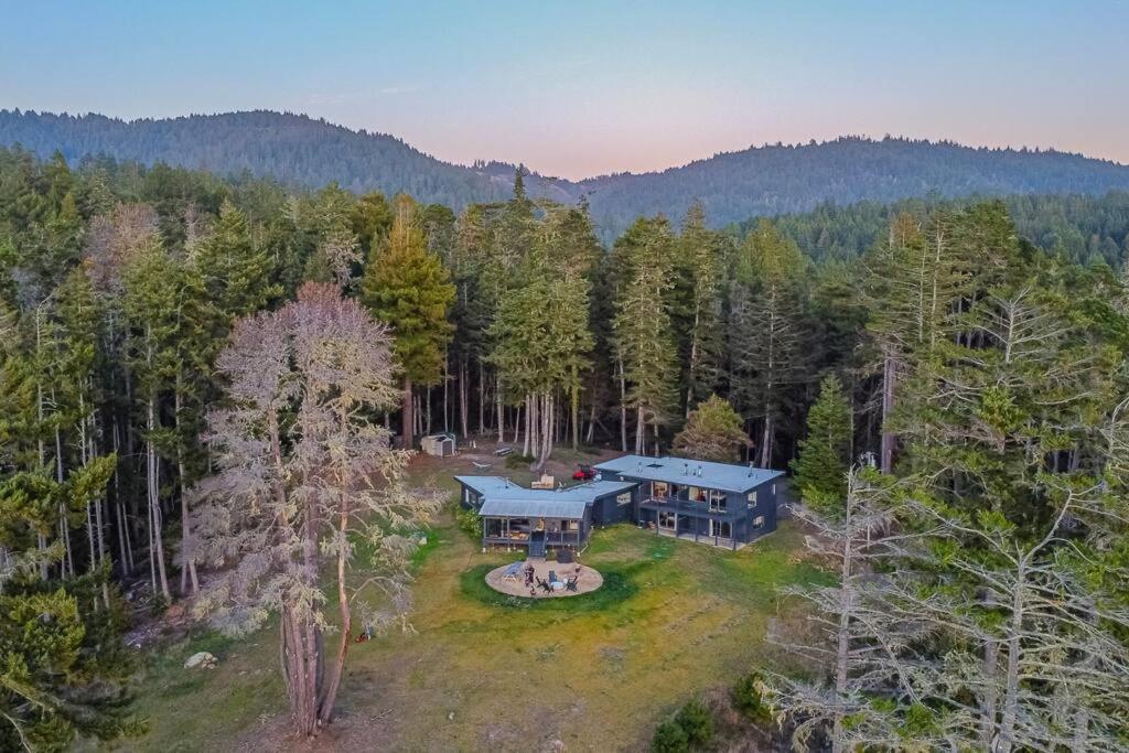 Driftwood Lodge ~ 5 Bedroom / 7 Bath ~ 30-Acre Private Estate On Hwy 1 ~ Hot Tub ~ Oceanview ~ Reunions & Retreats Walsh Landing ภายนอก รูปภาพ