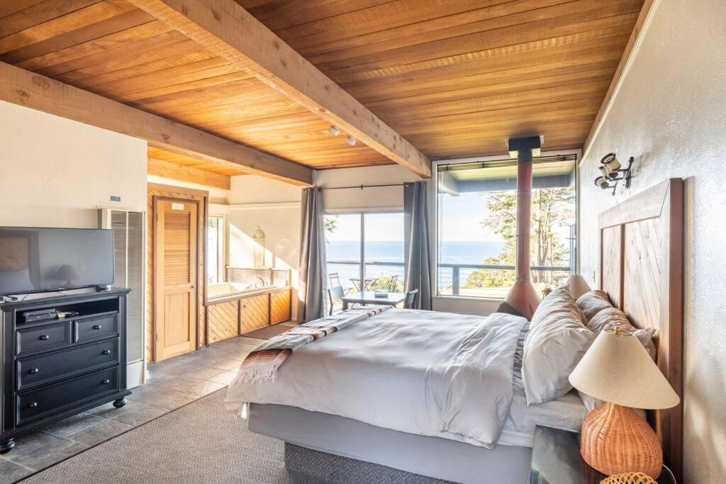 Driftwood Lodge ~ 5 Bedroom / 7 Bath ~ 30-Acre Private Estate On Hwy 1 ~ Hot Tub ~ Oceanview ~ Reunions & Retreats Walsh Landing ภายนอก รูปภาพ