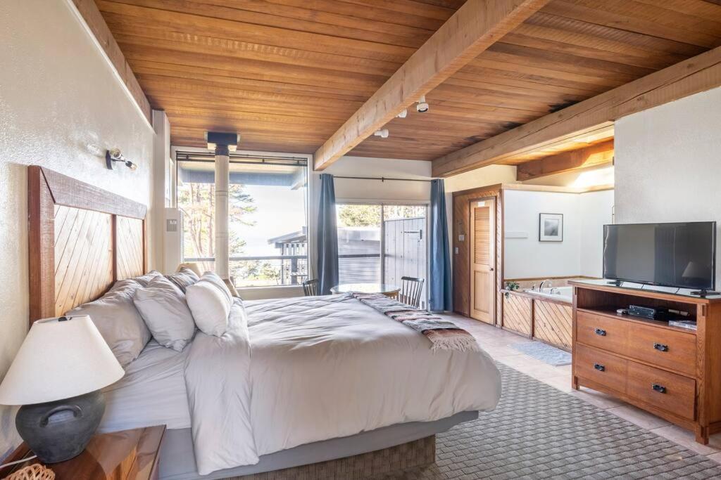 Driftwood Lodge ~ 5 Bedroom / 7 Bath ~ 30-Acre Private Estate On Hwy 1 ~ Hot Tub ~ Oceanview ~ Reunions & Retreats Walsh Landing ภายนอก รูปภาพ