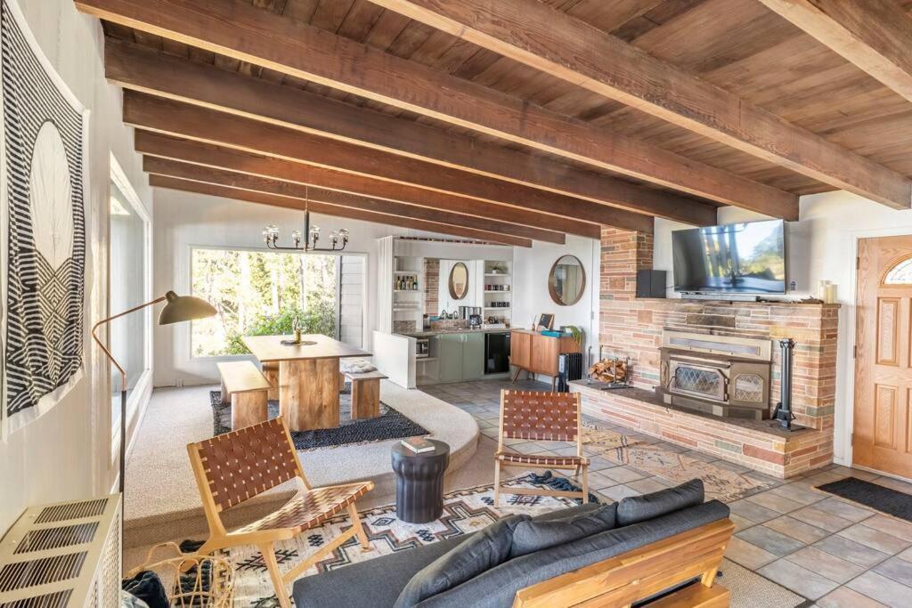 Driftwood Lodge ~ 5 Bedroom / 7 Bath ~ 30-Acre Private Estate On Hwy 1 ~ Hot Tub ~ Oceanview ~ Reunions & Retreats Walsh Landing ภายนอก รูปภาพ