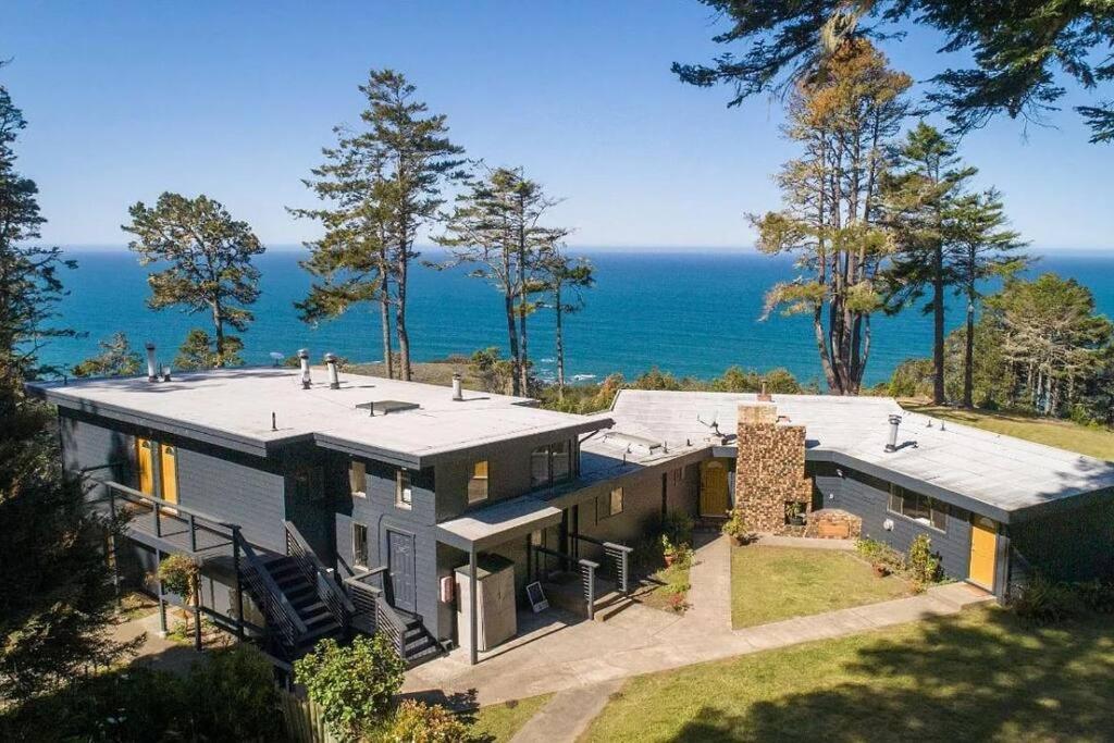Driftwood Lodge ~ 5 Bedroom / 7 Bath ~ 30-Acre Private Estate On Hwy 1 ~ Hot Tub ~ Oceanview ~ Reunions & Retreats Walsh Landing ภายนอก รูปภาพ